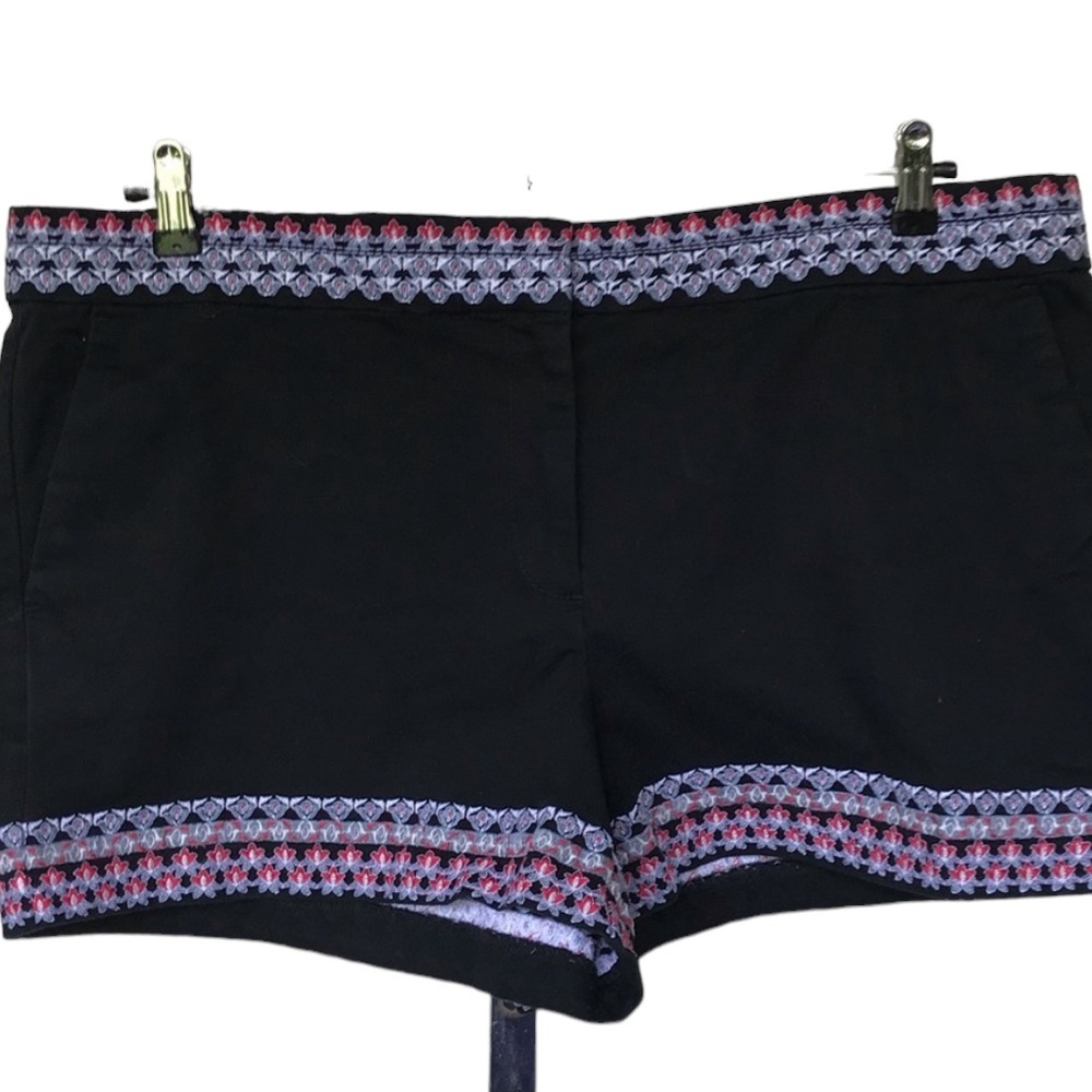 LOFT Ann Taylor Embroidered Shorts
Size 18P